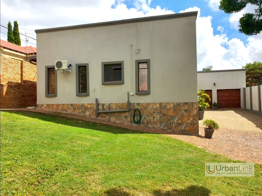 3 Bedroom Property for Sale in Safari Gardens North West